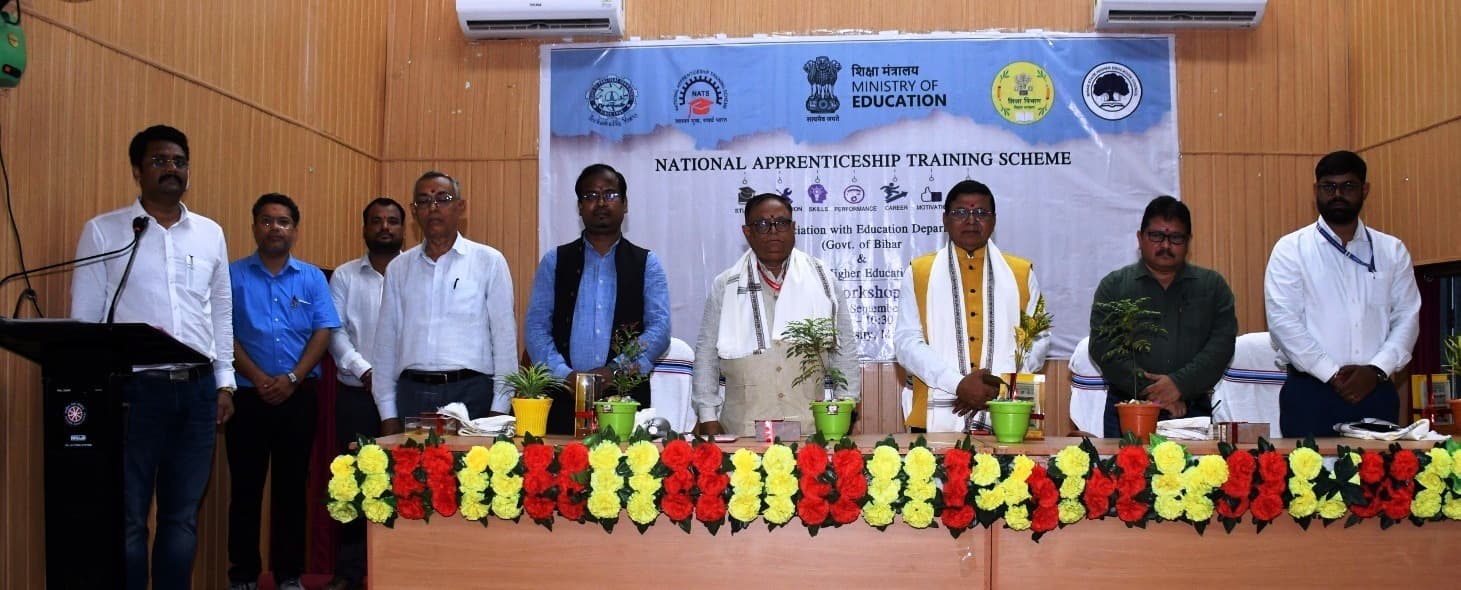 राष्ट्रीय शिक्षुता प्रशिक्षण योजना से विद्यार्थी कर सकते हैं ””””अर्निंग वाईल लर्निंग”””” : कुलपति