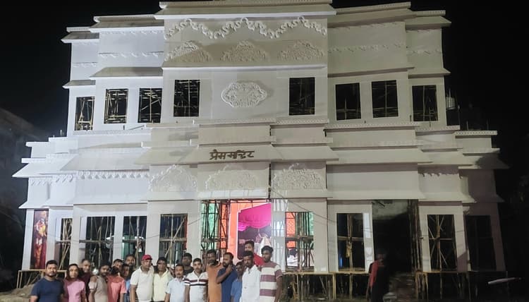वृंदावन के प्रेम मंदिर की तर्ज पर बन रहा है राम चौक दुर्गापूजा का पंडाल