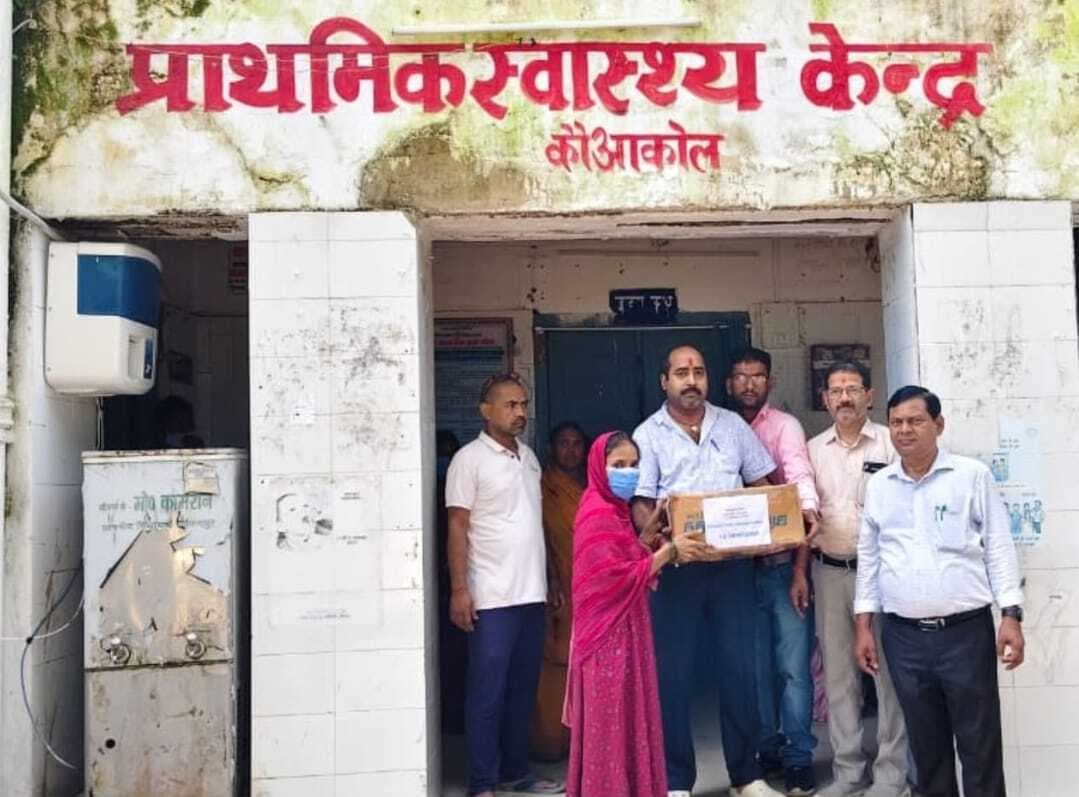 कौआकोल पीएचसी में टीबी मरीजों के बीच बास्केट का वितरण