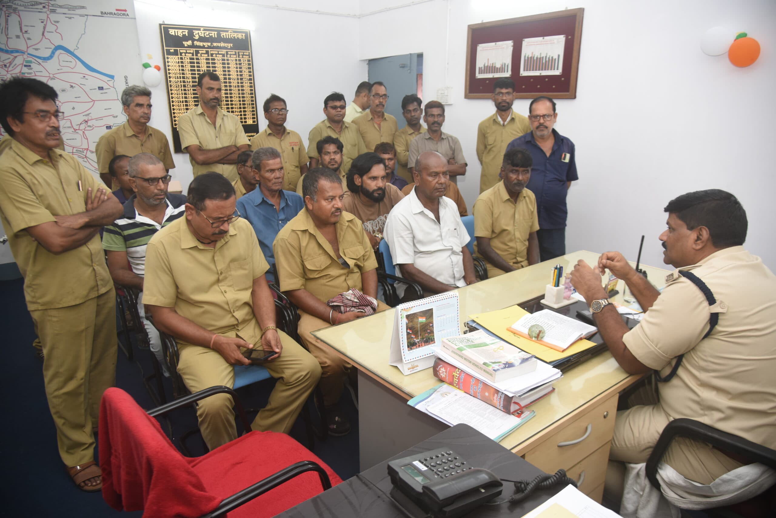 Jamshedpur news. सड़क पर टेंपो पार्क करने पर होगी कार्रवाई