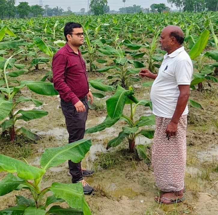 हरदा गांव में खेत निरीक्षण में फसलों को रोग से बचाने पर जोर