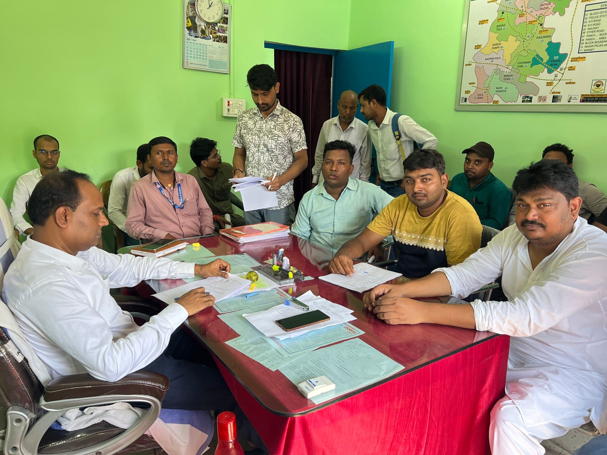 12 पंचायतों के लिए तैनात किये गये 10 विशेष अमीन के कार्यों की हुई समीक्षा