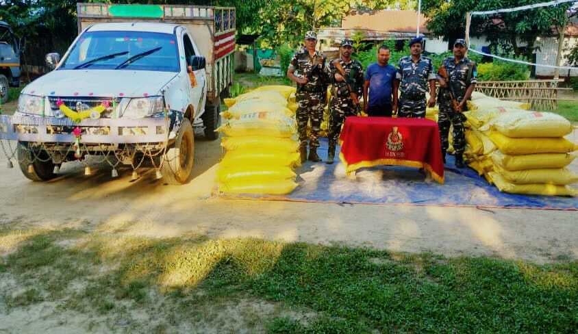 100 बोरा यूरिया के साथ तस्कर गिरफ्तार