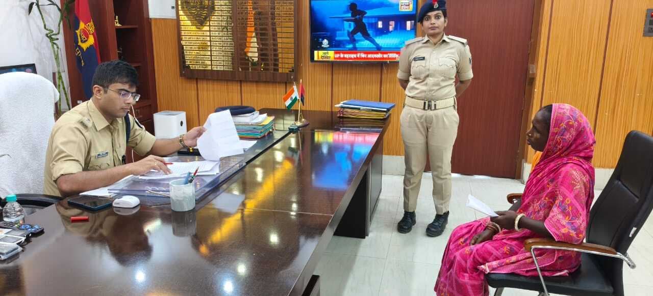 एसपी के जनता दरबार में पड़े 10 आवेदन, लोगों ने लगायी न्याय का गुहार