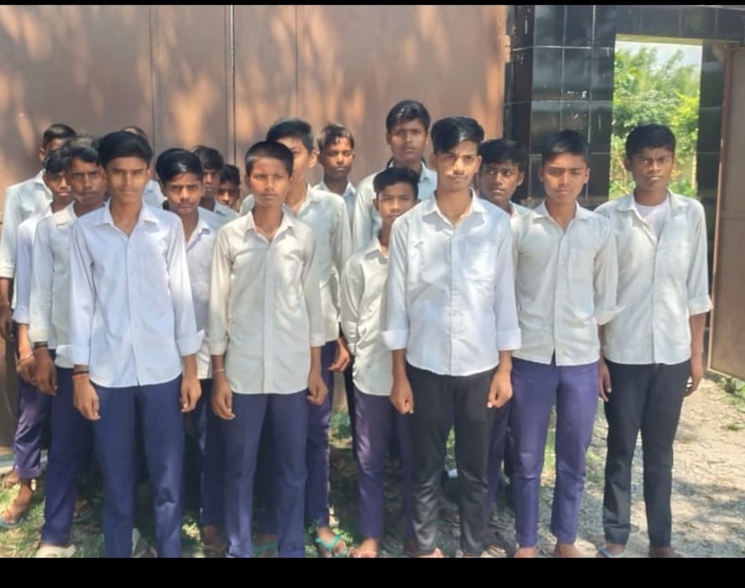 अर्द्धवार्षिक परीक्षा से वंचित दो दर्जन छात्रों ने जताया विरोध