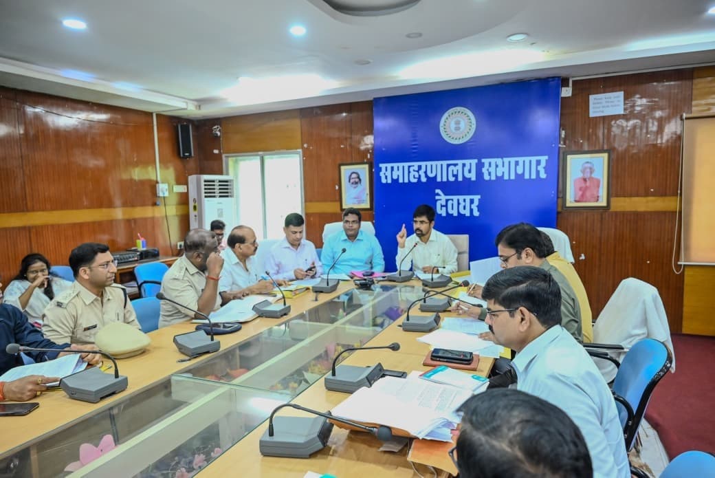 Deoghar News : बगैर फिटनेस व कागजात के वाहन नहीं चलेंगे : डीसी