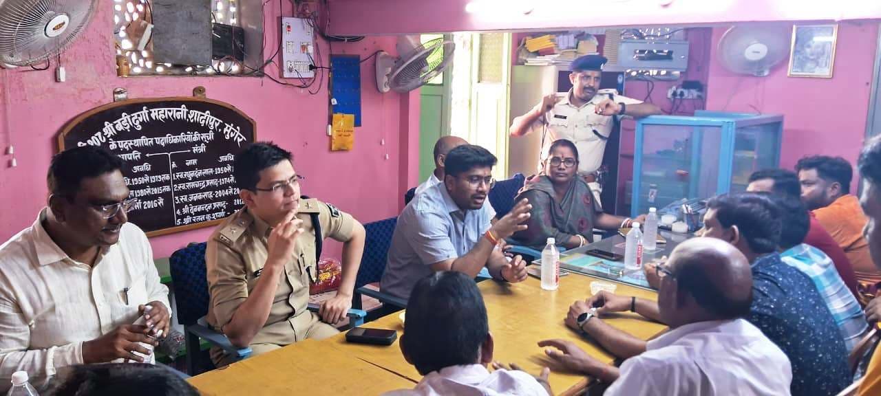 बड़ी दुर्गा पूजा समिति ने सड़क, सुरक्षा व बिजली तार का उठाया मुद्दा, डीएम ने कहा समय रहते होगा समाधान