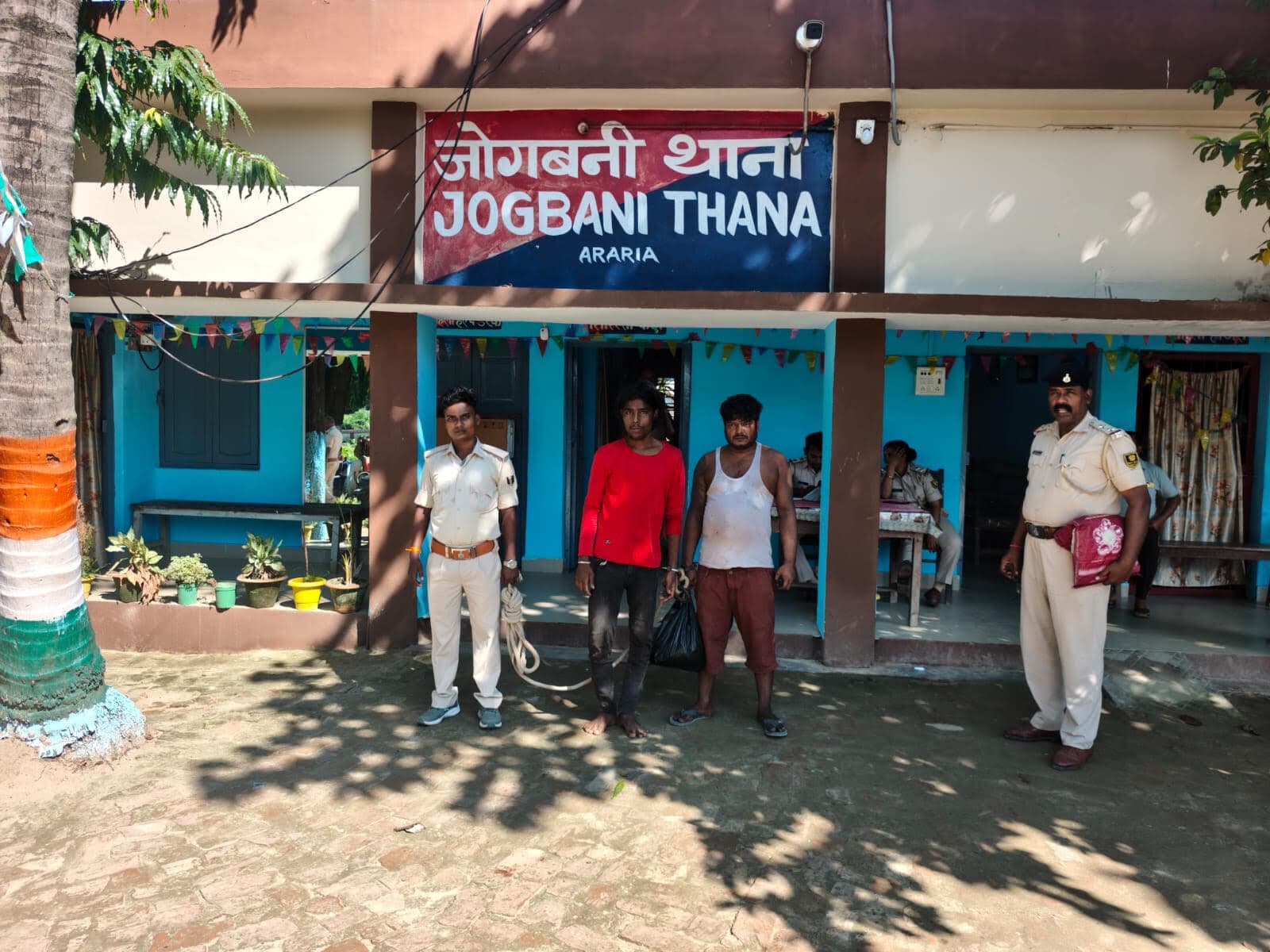 स्मैक व नकदी के साथ दो गिरफ्तार