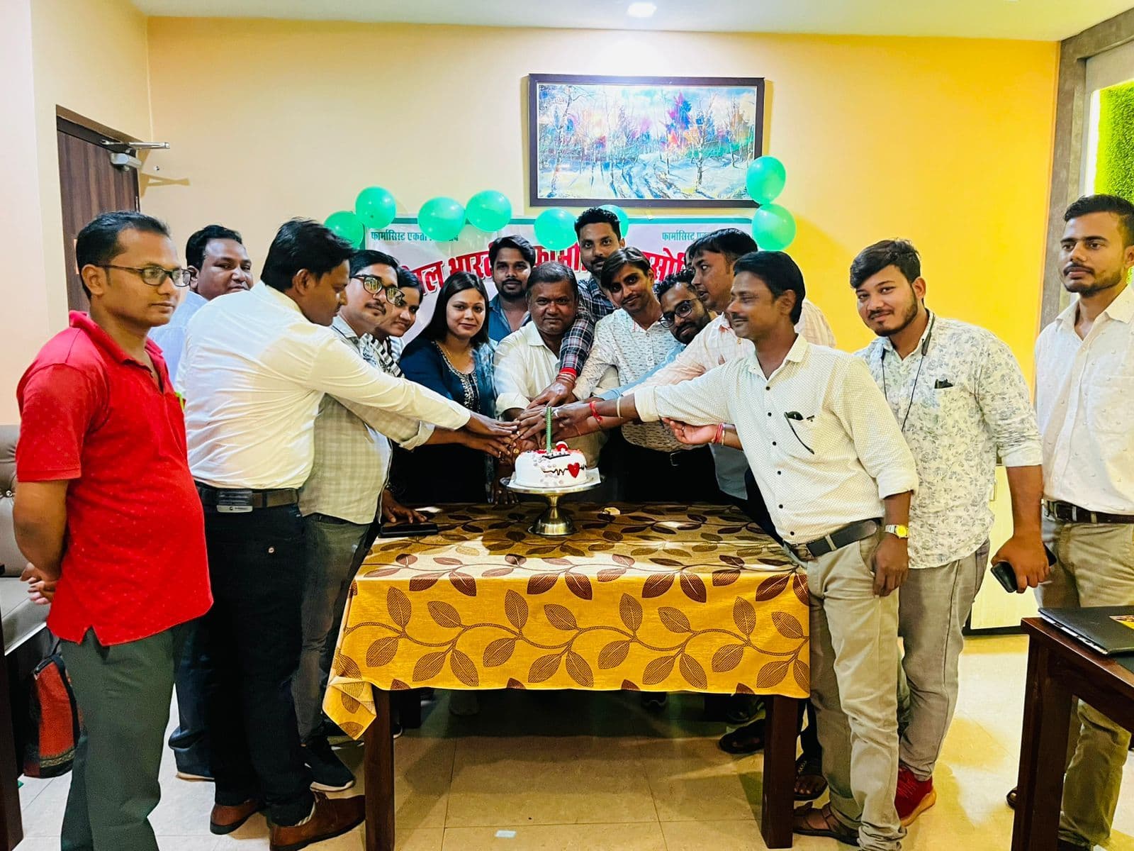 केक काटकर मनाया गया विश्व फार्मासिस्ट दिवस