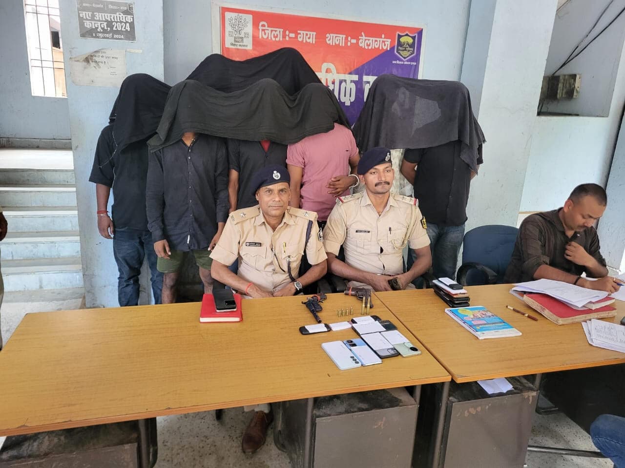 हथियार के साथ आठ बदमाश धराये