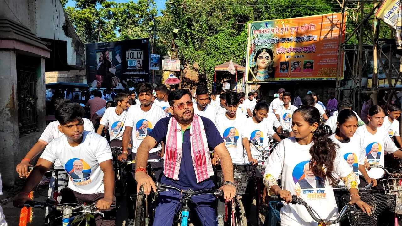 लोगों ने फिट रहने के लिए साइकिल चलाने का दिया संदेश