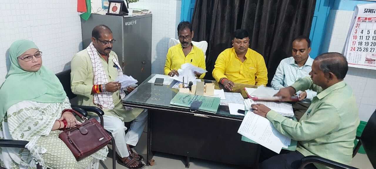 नप की बैठक में 10 वर्षों से कार्यरत सफाई कर्मियों को नियमित करने का लिया फैसला