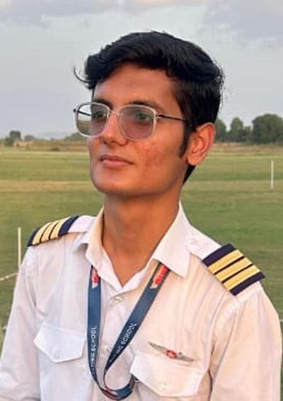 नोमा गांव के निशांत ने भरी उड़ान, बने कमर्शियल पायलट