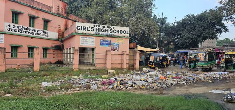 नहीं हो रही कूड़े के ढेर की सफाई, स्वच्छता अभियान बना खानापूर्ति
