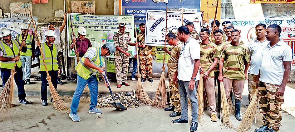अंडाल में डीएसटीपीएस का समूह स्वच्छता प्रयास