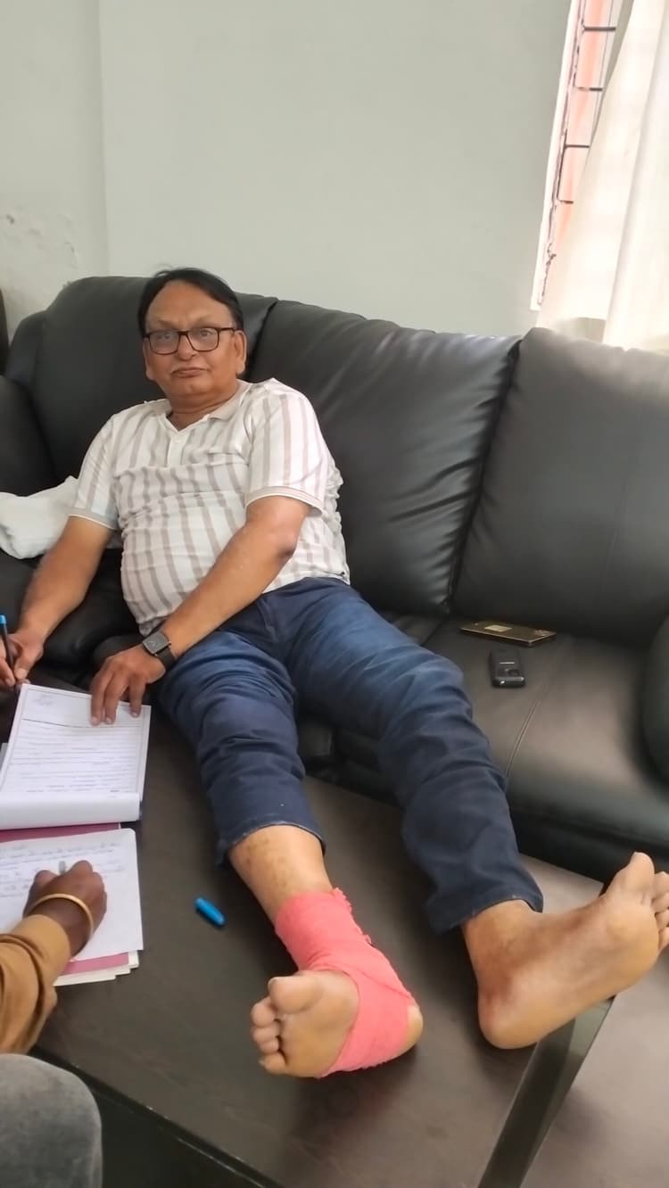 Dhanbad News : जामाडोबा डिग्री कॉलेज में छेड़खानी का विरोध करने पर बाहरी युवकों ने की तोड़फोड़, फायरिंग