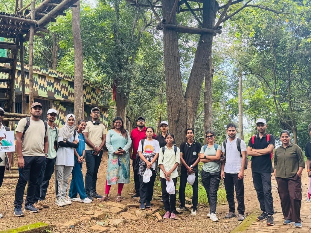 Dalme trekking organised on world tourism day : 40 छात्राओं ने लिया दलमा ट्रेनिंग का अनुभव