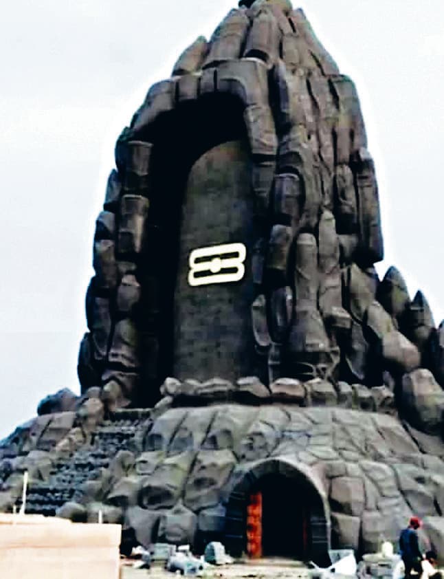 Chaibasa News : चाईबासा के पंडालों में सजी सृजनात्मकता