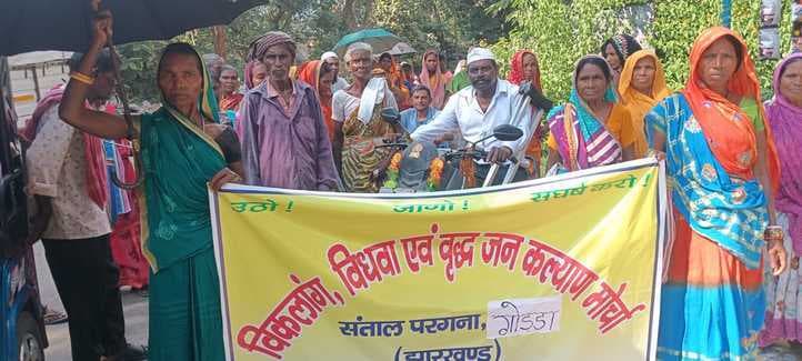 दिव्यांग, विधवा एवं वृद्धा जनकल्याण मोर्चा ने की 11 सूत्री मांगों को लेकर किया प्रदर्शन
