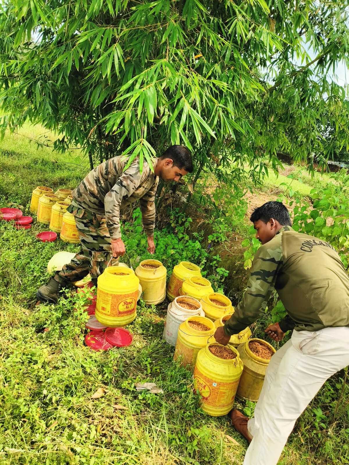 Giridih News :पुलिस ने 1100 किलो जावा महुआ किया नष्ट