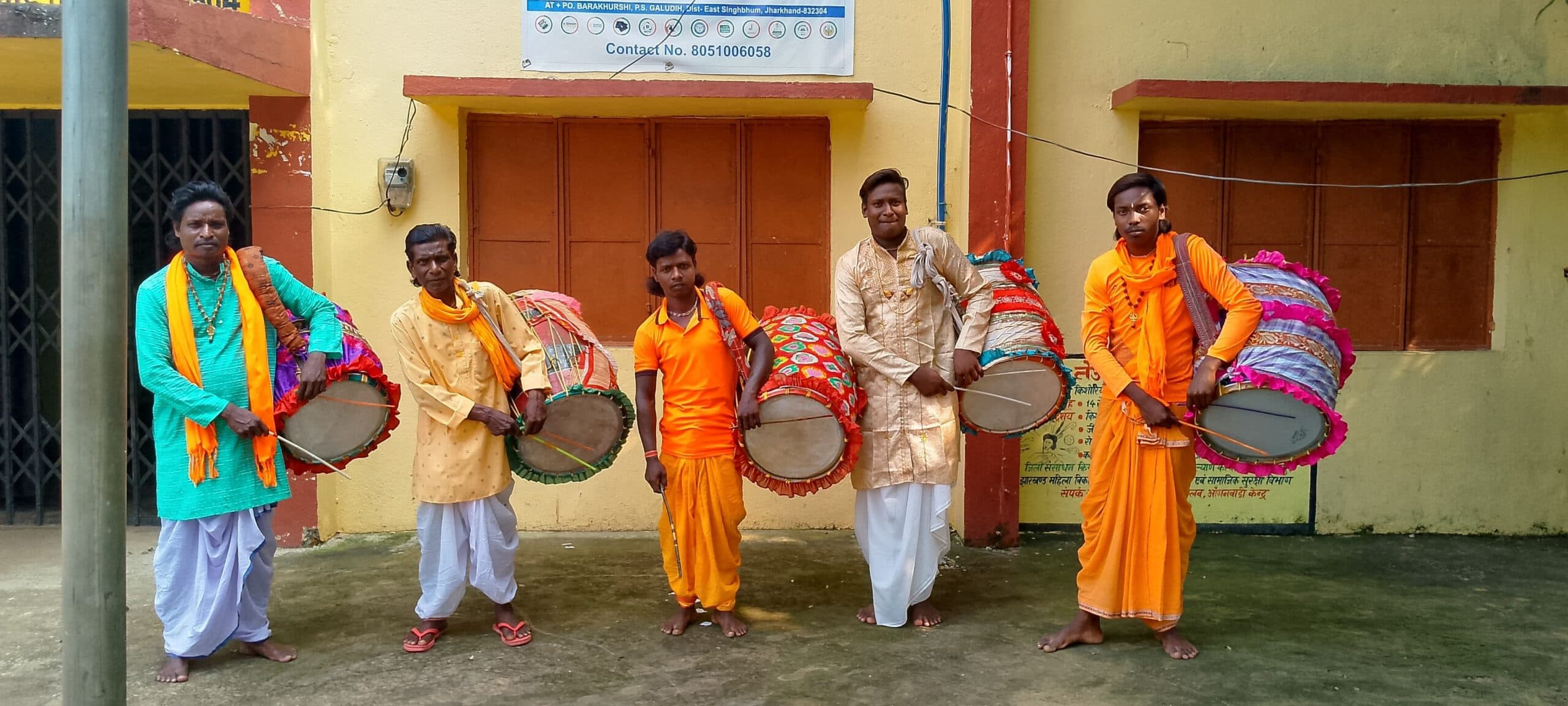 East Singhbhum News : दुर्गा पूजा में ढाक का महत्व, लेकिन ढाकियों की पेशा संकट में