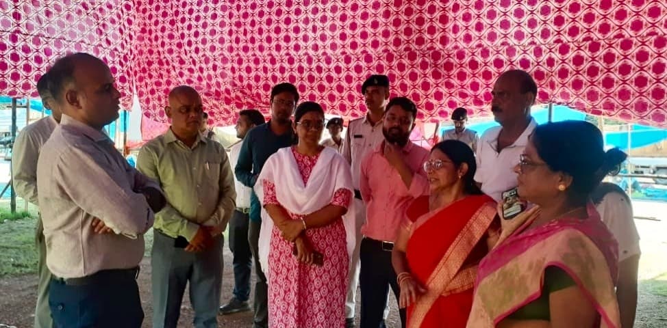 East Singhbhum News : पूजा समितियों से समन्वय कर रूट चार्ट तैयार करें, श्रद्धालुओं को परेशानी न हो : उपायुक्त