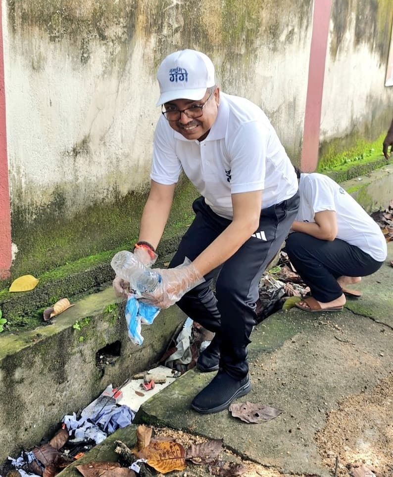 Bokaro News : बाहर व मन से गंदगी हटाना ही सच्ची स्वच्छता : उपायुक्त