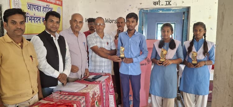 Giridih News :महात्मा गांधी के खरगडीहा आगमन के शताब्दी वर्ष को ले हुई प्रतियोगिता