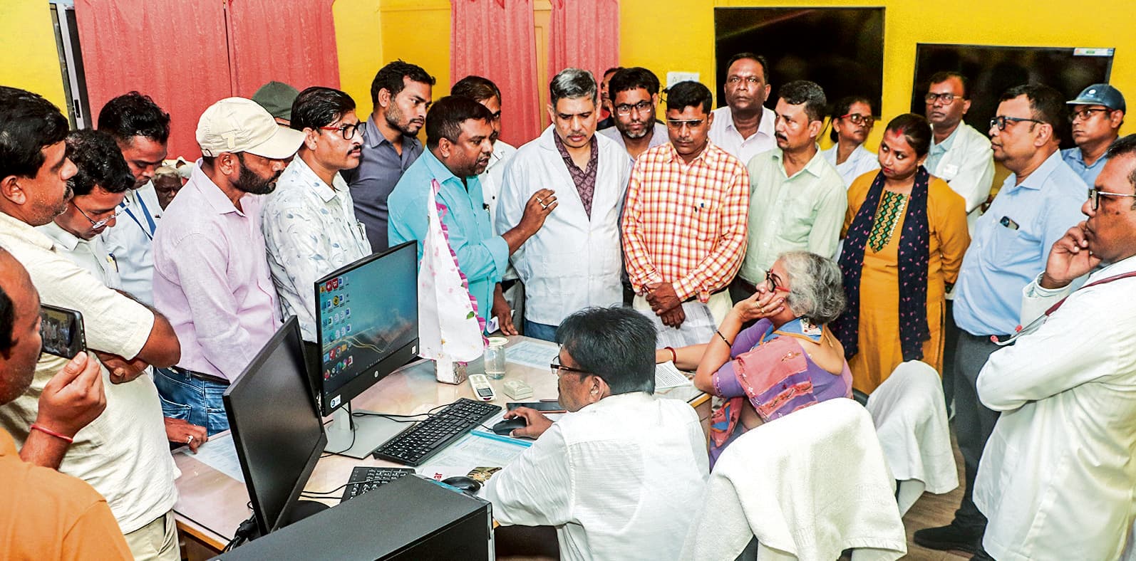 Jamshedpur News : टाटानगर रेल अस्पताल में चिकित्सकों की हो बहाली, गंभीर मरीजों का किया जाये इलाज