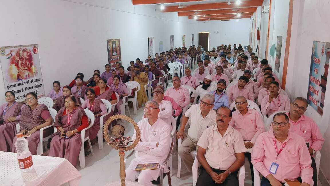 राष्ट्र का निर्माण कक्षाओं में होता है : डॉ कीर्ति पराशर