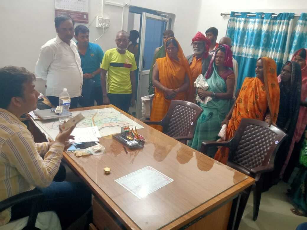 किलनी गांव के लाभुकों को तीन माह से नहीं मिला राशन, बीडीओ से लगायी गुहार