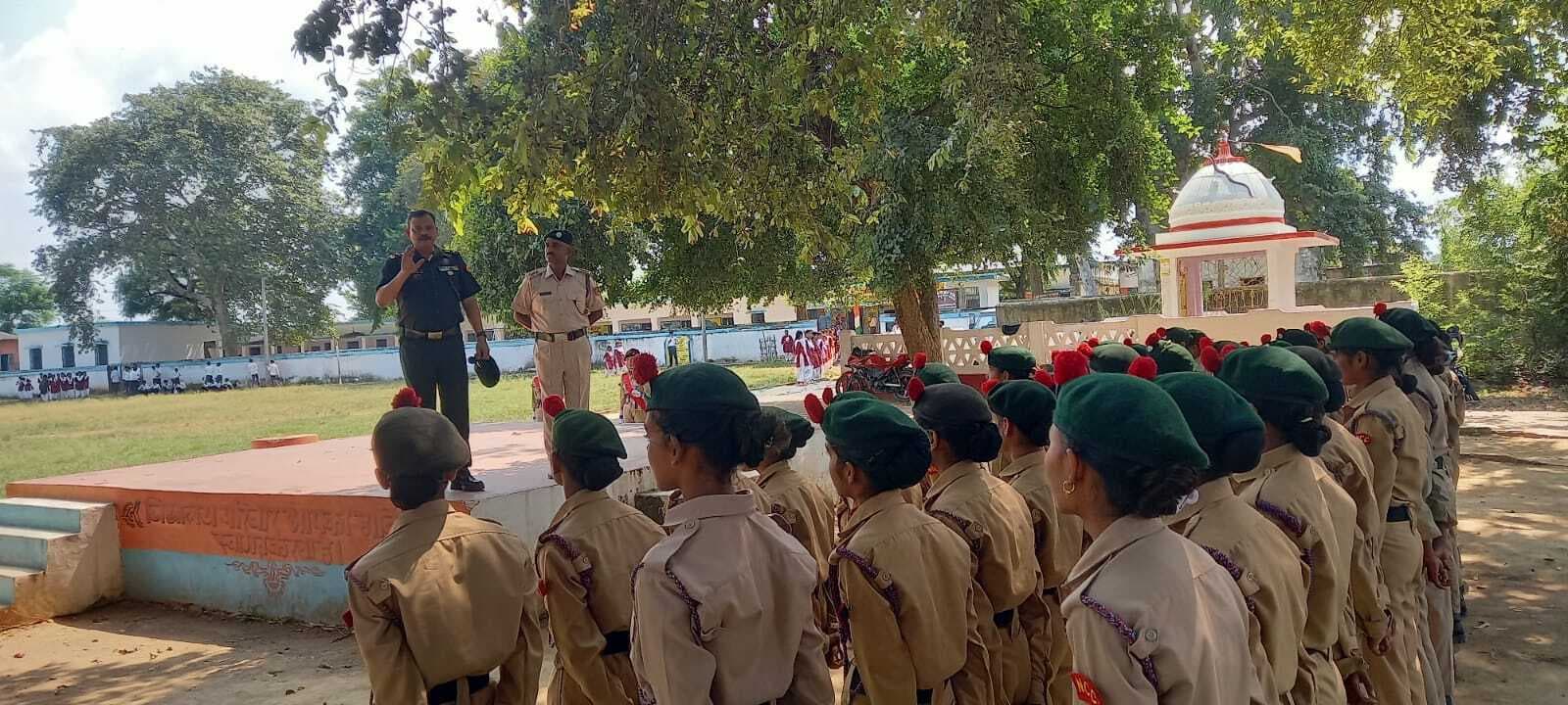 एनसीसी कैडेट्य का निरीक्षण, राष्ट्र निर्माण में योगदान पर दिया जोर