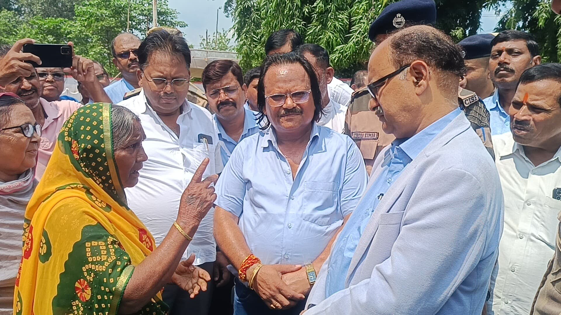 Dhanbad News : गजलीटांड़ खदान हादसे में शहीद श्रमिकों को नम आंखों से दी गयी श्रद्धांजलि