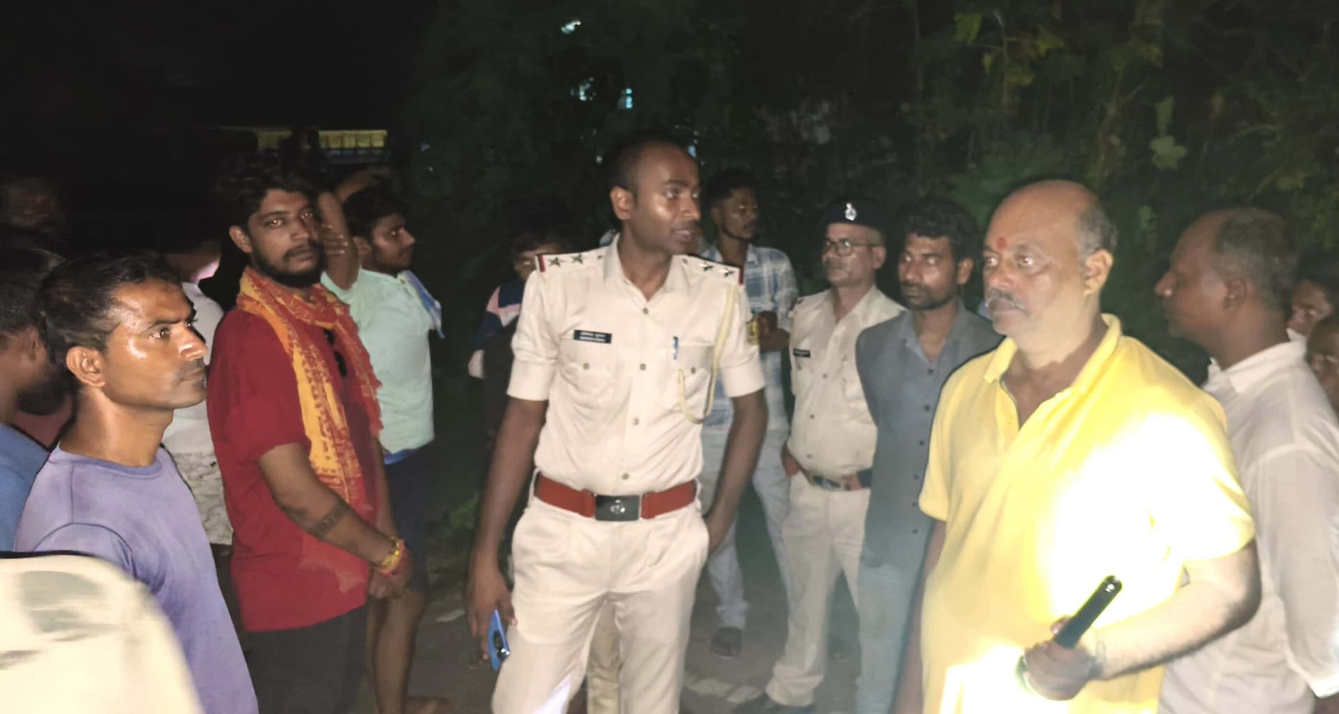 परीक्षा देकर लौट रहे युवक की अज्ञात वाहन के धक्के से गयी जान
