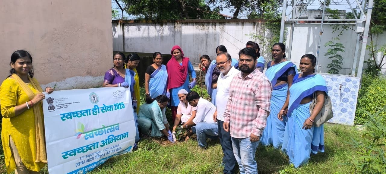 Jamshedpur news. उत्तरी कीताडीह पंचायत में स्वच्छता अभियान चलाया गया