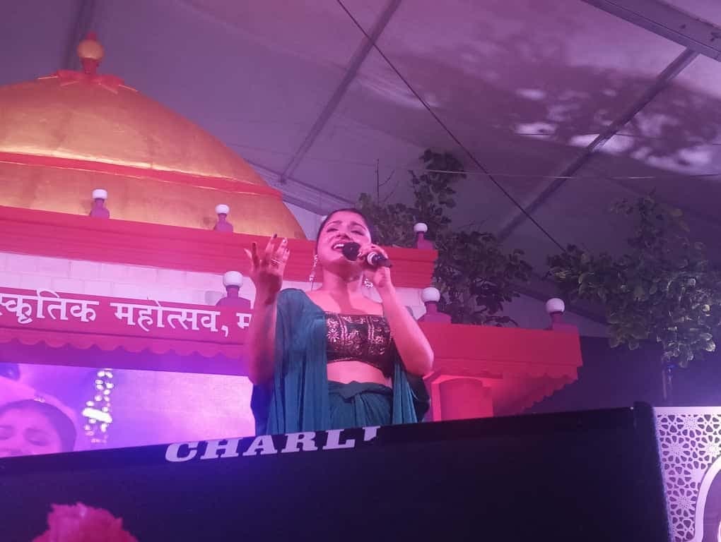 रूहानी संगीतों की धुन पर झूमते रहे श्रोता