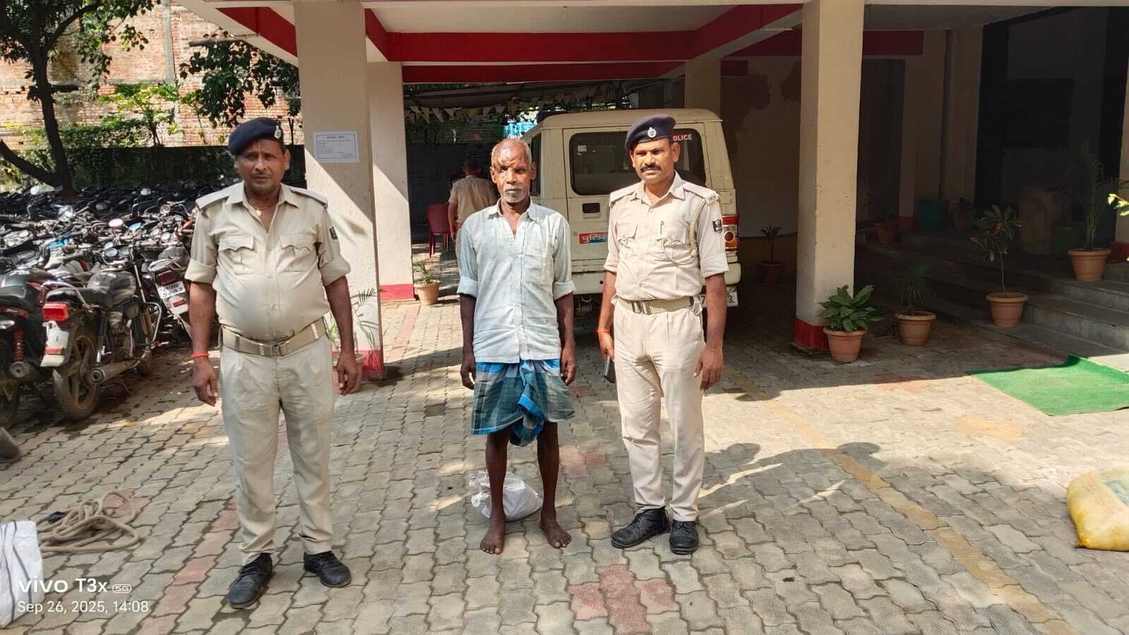 30 लीटर महुआ शराब के साथ धंधेबाज धराया