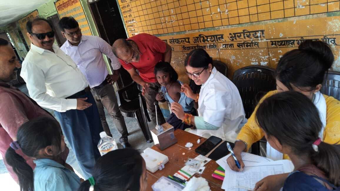 छात्राओं को लगाया गया एचपीवी का टीका