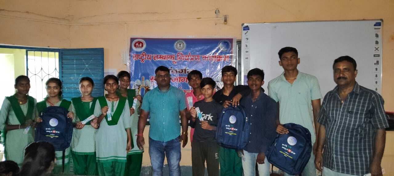 Deoghar news : स्कूली बच्चों को तंबाकू से होने वाले दुष्परिणाम के बारे में बताया