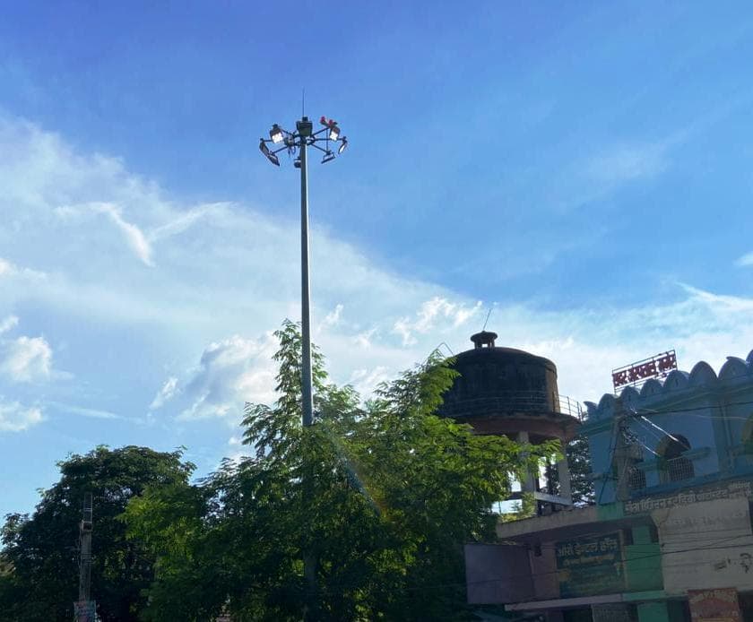 मेंटेनेंस के अभाव में दम तोड़ रही हाइमास्ट लाइट, एक दर्जन से अधिक पड़ा है खराब