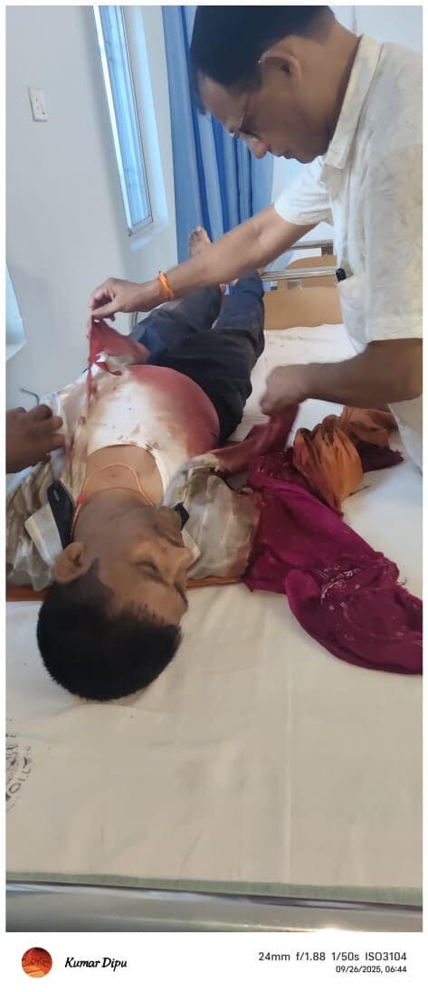 ओवरलोड बालू लदे ट्रक ने बाइक सवार को कुचला, हालत गंभीर