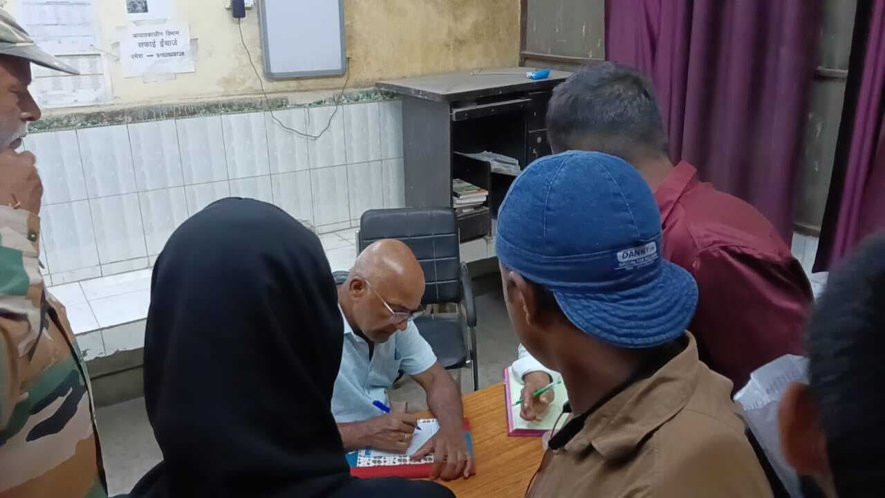 सदर अस्पताल के चिकित्सक पर लापरवाही का लगा आरोप, वेतन कटौती की चेतावनी