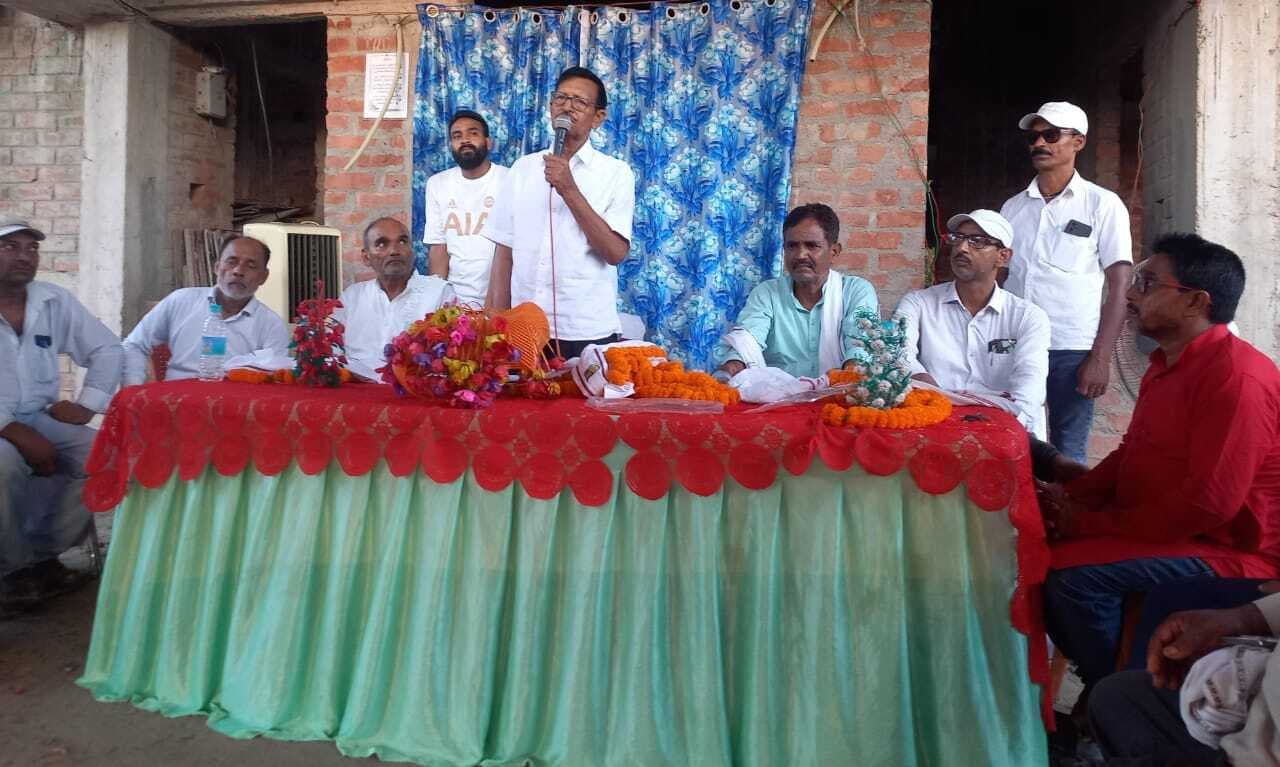 मनिहारी विधायक ने नवाबगंज में सड़क का किया शिलान्यास