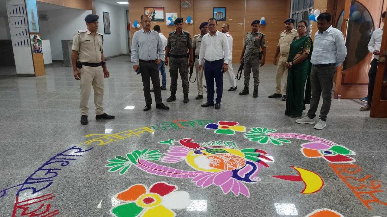 जिले में एक लाख 54 हजार से अधिक महिलाओं के खाते में आये 10-10 हजार रुपये