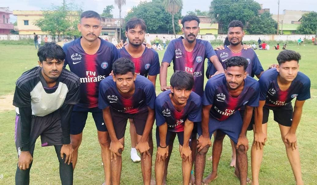 केएफसी सीनियर ने केएफसी जूनियर को 2-1 से पराजित कर फाइनल में पहुंचा