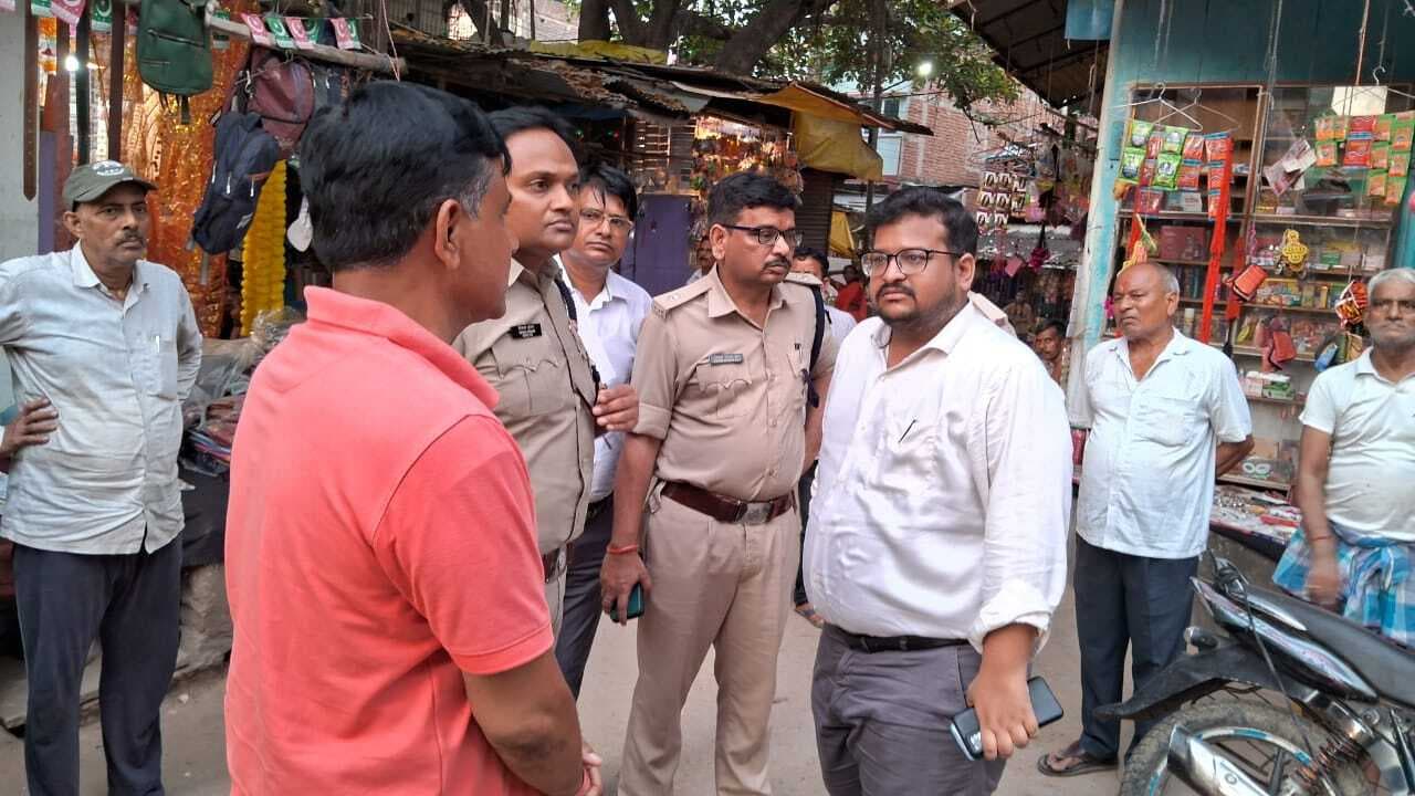 दुर्गा पूजा को लेकर दाउदनगर में फ्लैग मार्च, रूट का किया गया सत्यापन