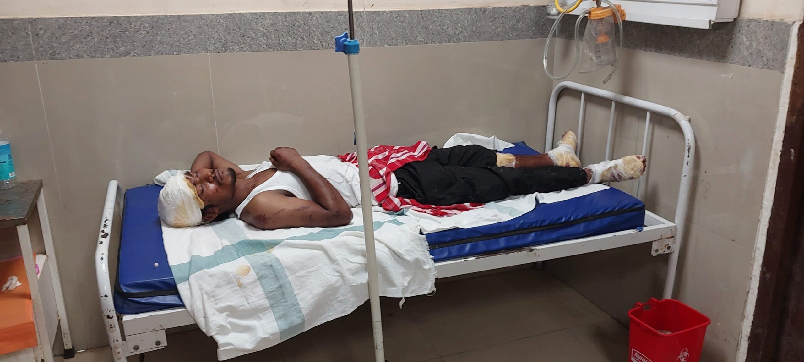 कामाख्या का यात्री ट्रेन से गिरकर गंभीर रूप से हुआ घायल, इलाज जारी