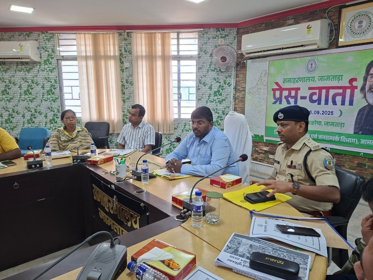 जिले में विधि व्यवस्था बनाये रखने के लिए हैं कृत संकल्पित : डीसी