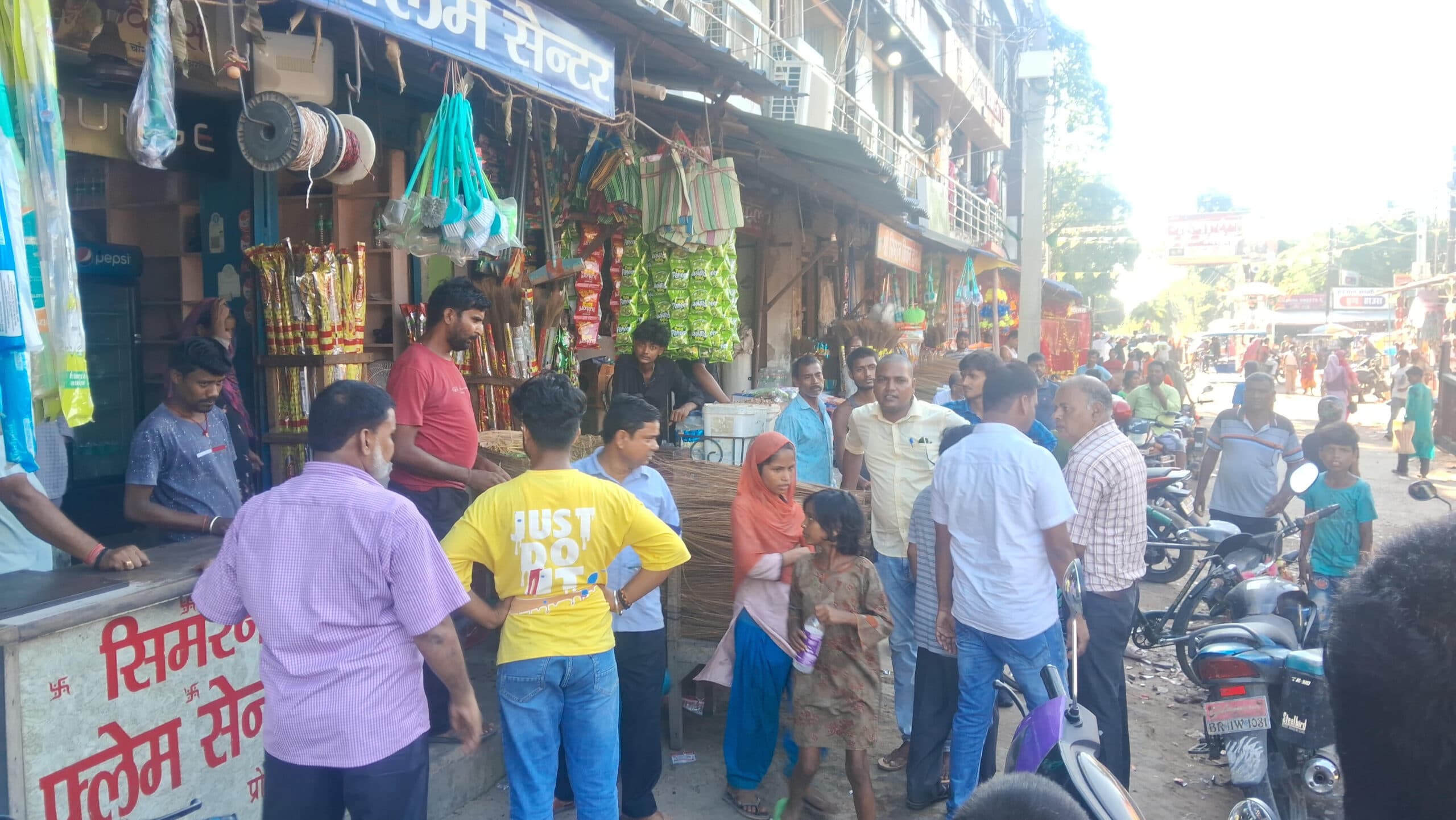 दुर्गापूजा को लेकर हटाया गया अतिक्रमण