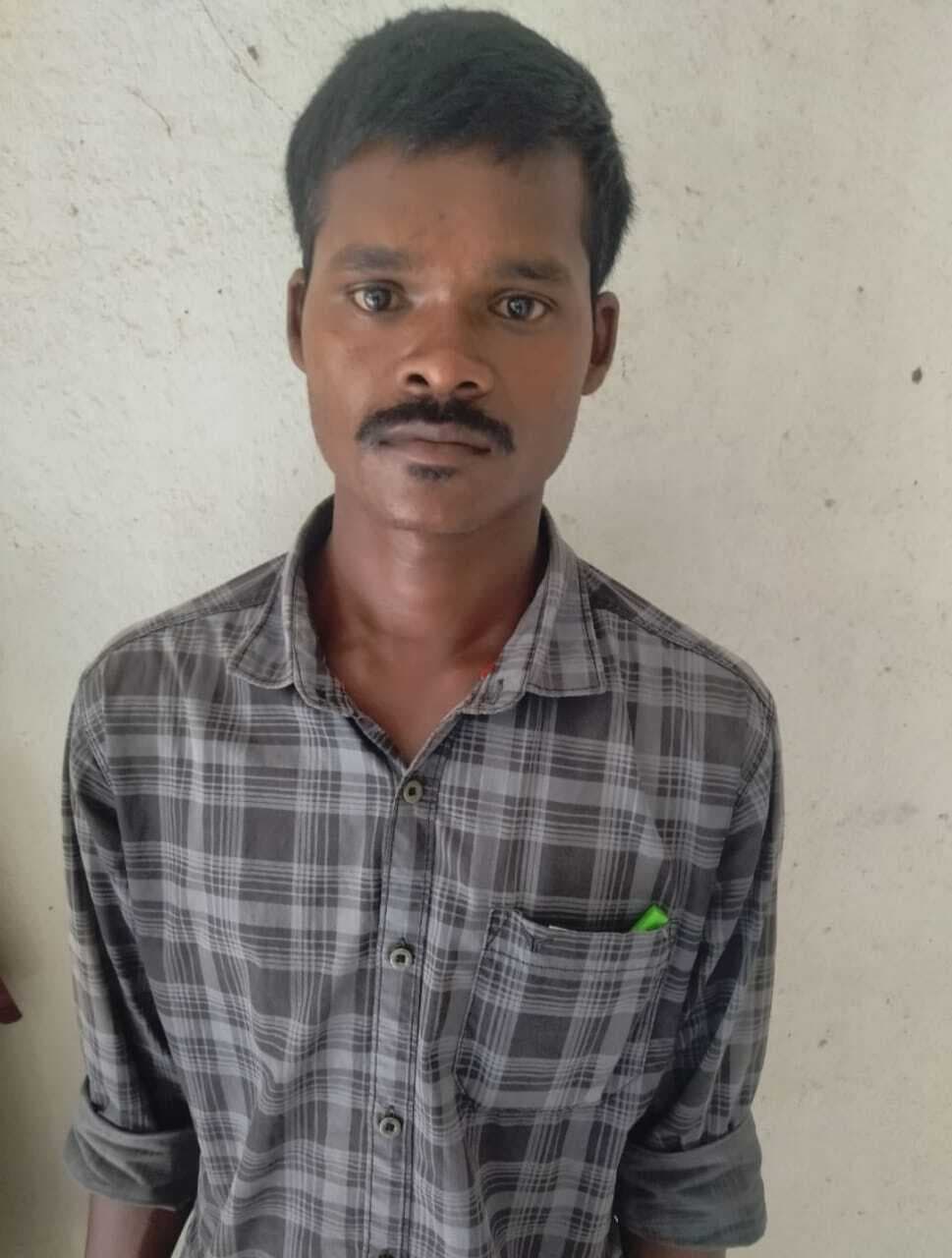 बालू लदा ट्रैक्टर पकड़ा गया, चालक व खलासी को जेल